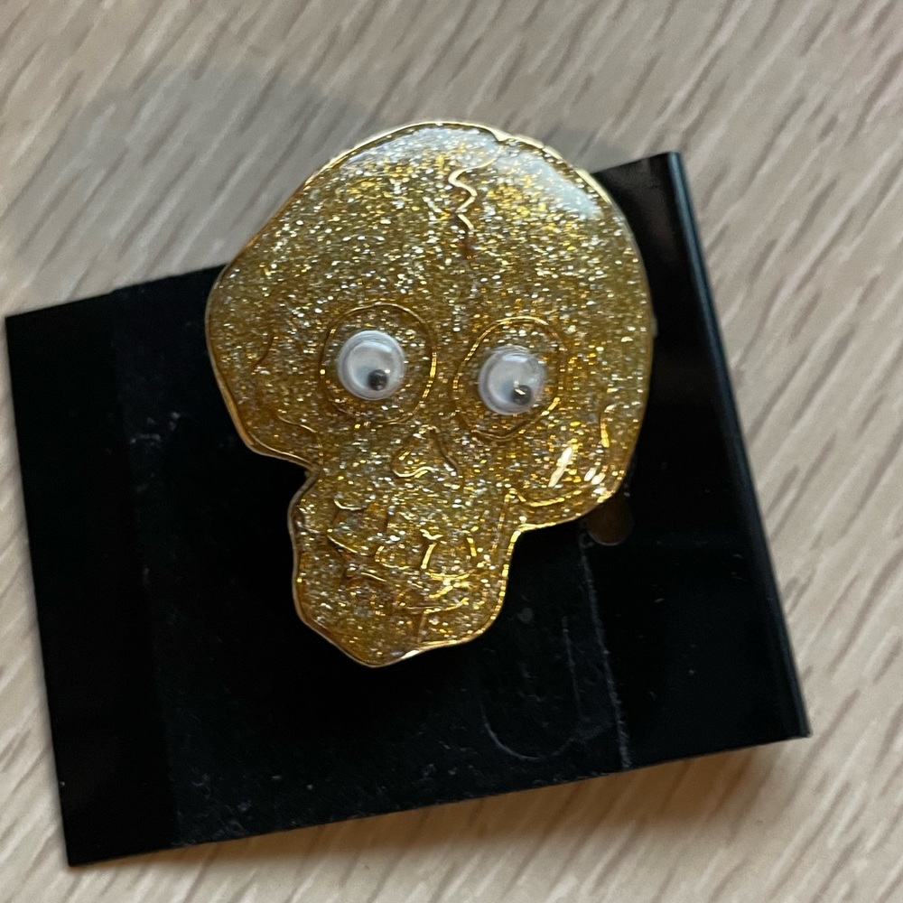 Vintage Skull Halloween pin ~ metal